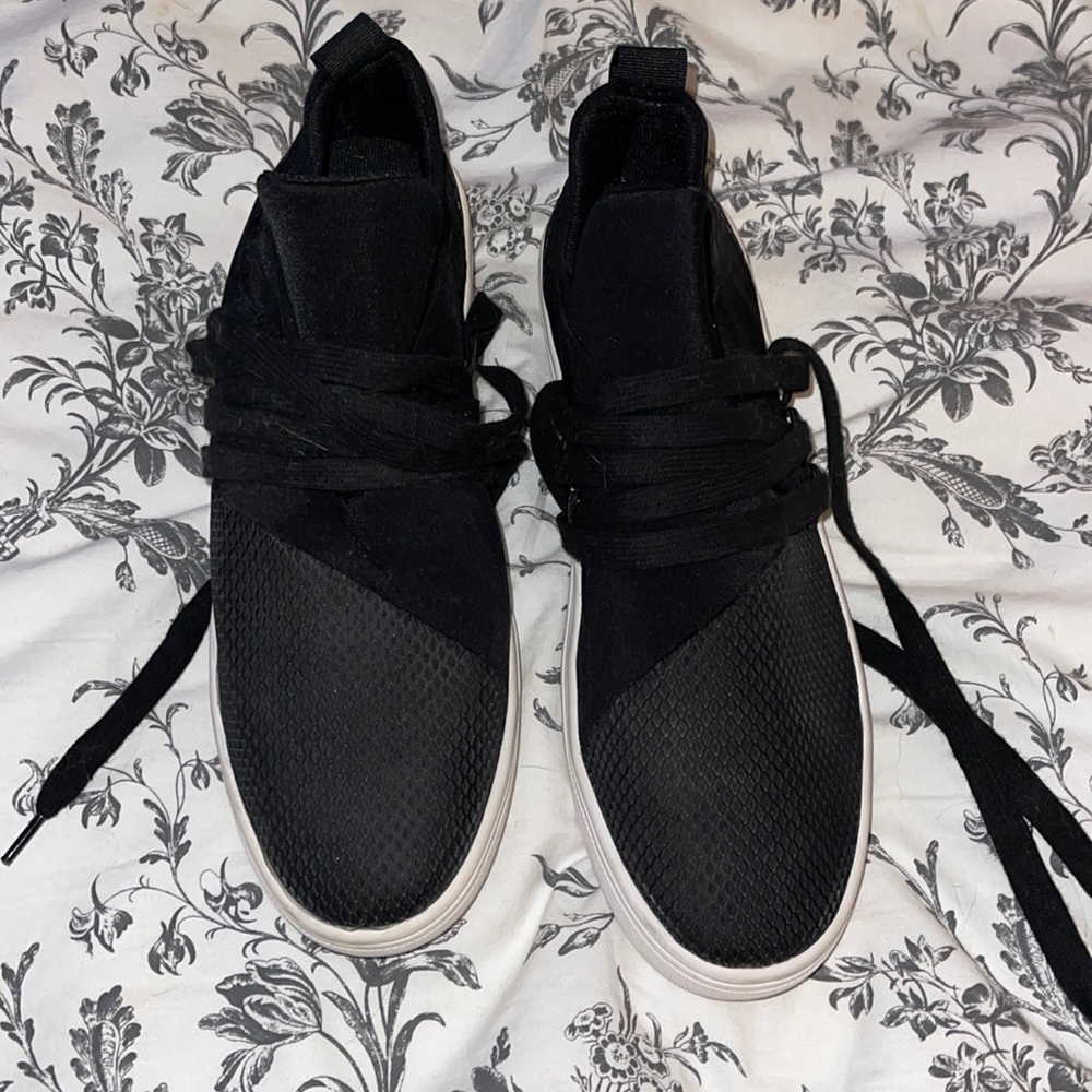 Steve Madden Lace up Sneakers